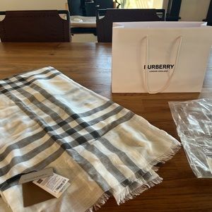Burberry Gauze Scarf